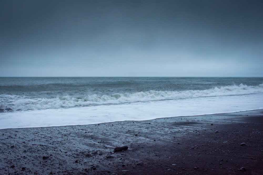 Mare in Islanda: le spiagge più belle da vedere tra sabbia nera, ghiaccio e natura estrema